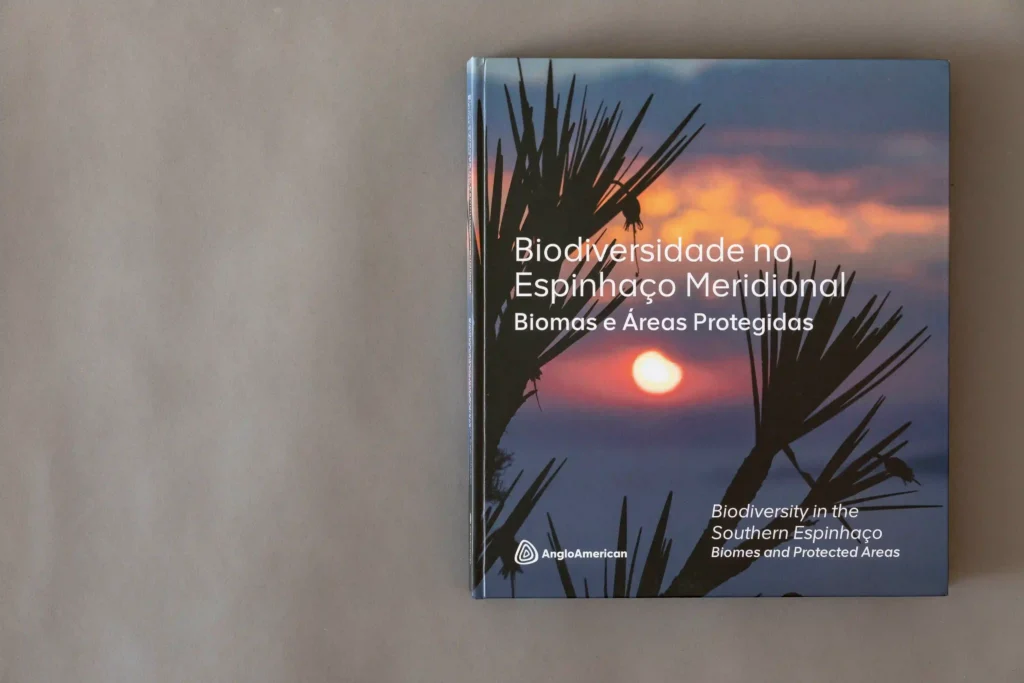 Livro Biodiversidade no Espinhaço Meridional, produzido pela NITRO