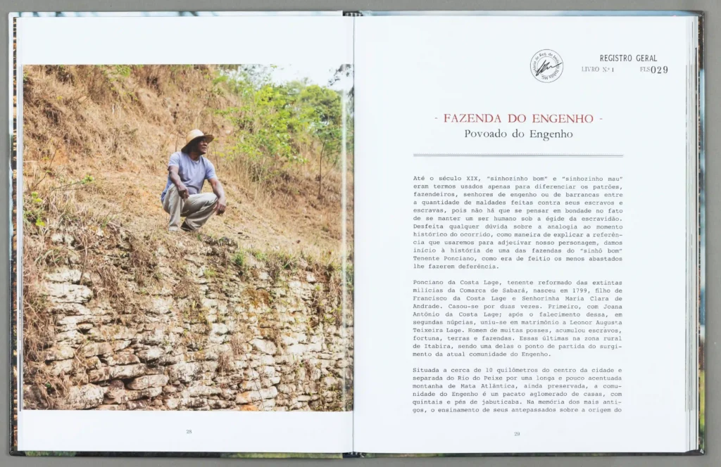 Livro Toda História Tem Endereço aberto na página Fazenda do Engenho